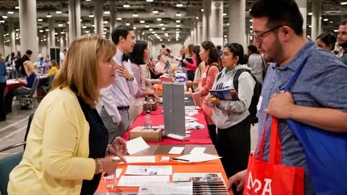 People at the Grad School Fair